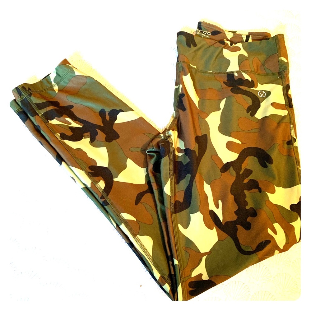 EUC camo leggings
